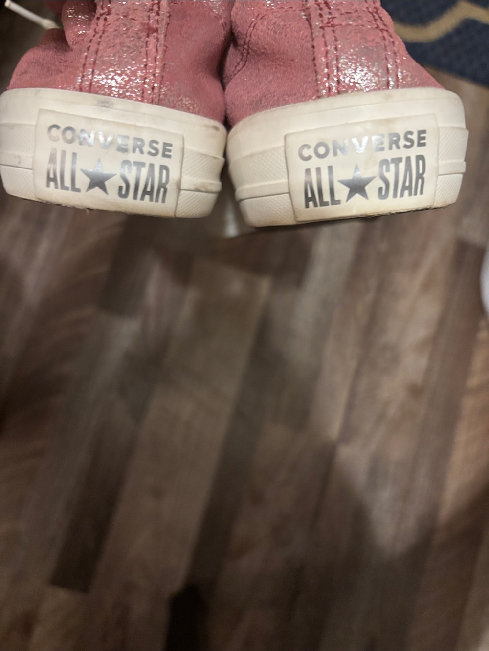 Converse Metallic Pink Low Top Sneakers. Good pre-owned condition. - Picture 4 of 6